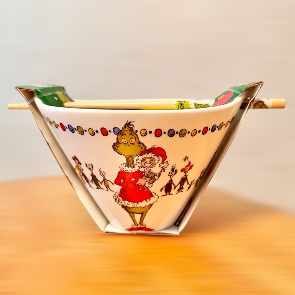 The Grinch Cindy Lou Who & Whoville Noodle Ceramic Ramen Bowl & Chopsticks NEW!